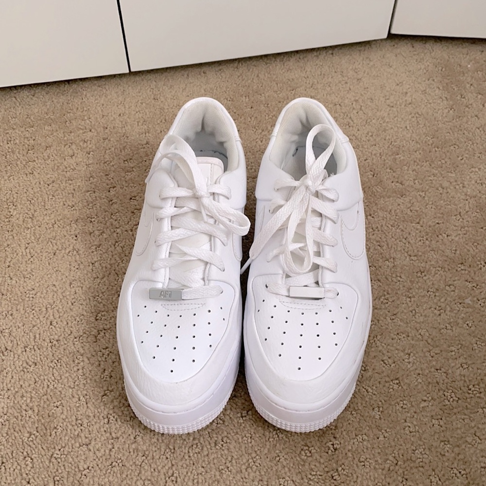 WOMEN'S NIKE AIR FORCE 1 SAGE XX LOW CASUAL SHOES